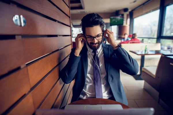 Successful Handsome Young Bearded Businessman Suit Working Laptop Cafe Listening — Stock Photo, Image