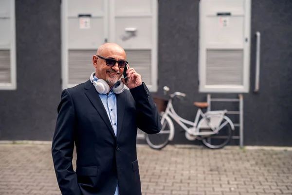 Mature Elegant Businessman Talking Phone Standing Passage Narrow Street — Stock Photo, Image
