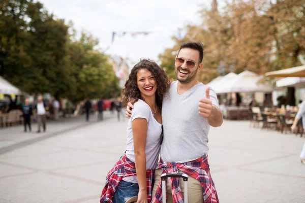 Jonge Gelukkig Liefde Paar Reizen Stad Samen Plezier — Stockfoto