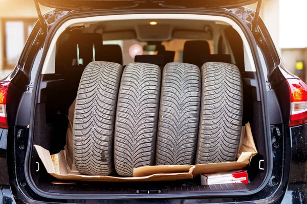 Stapel Gebrauchter Reifen Kofferraum Nahaufnahme — Stockfoto