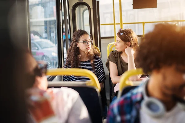 Gruppe Junger Passagiere Bus Stadtverkehr — Stockfoto
