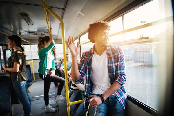 Jonge Aantrekkelijke Mensen Reizen Bus — Stockfoto