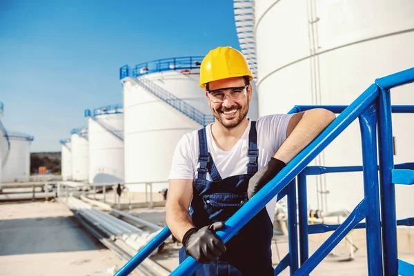 Smiling Handsome Caucasian Worker Overall Helmet Head Leaning Railing Oil — Stock Photo, Image
