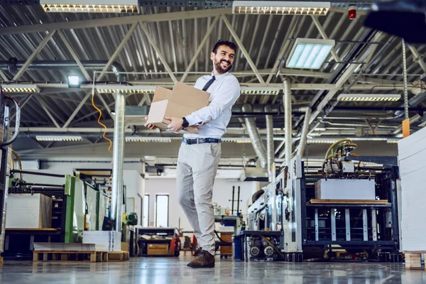 Sonriente Ingeniero Gráfico Barbudo Caucásico Camisa Corbata Caminando Imprenta Reubicando —  Fotos de Stock