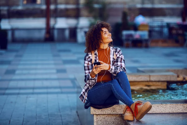 Schöne Junge Gemischte Rasse Frau Kariertem Hemd Jeans Und Mit — Stockfoto