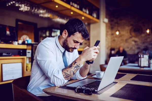 Serious Caucasian Tattooed Bearded Businessman Shirt Tie Sitting Cafe Holding — Stock Photo, Image