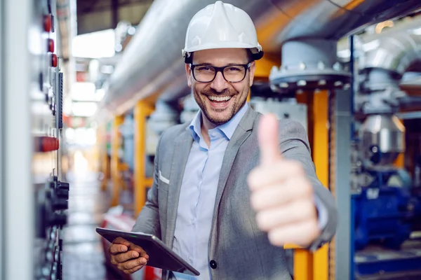 Successful Caucasian Supervisor Suit Helmet Holding Tablet Showing Thumbs While — Stock Photo, Image