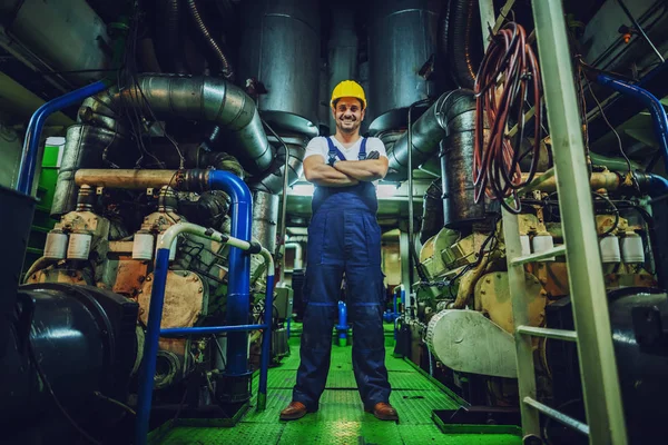 Vista Bajo Ángulo Del Trabajador Caucásico Guapo General Casco Cabeza — Foto de Stock