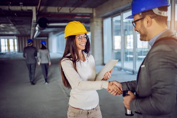 Attractive Smiling Friendly Caucasian Female Architect Shaking Hands Her Colleague — Stock Photo, Image