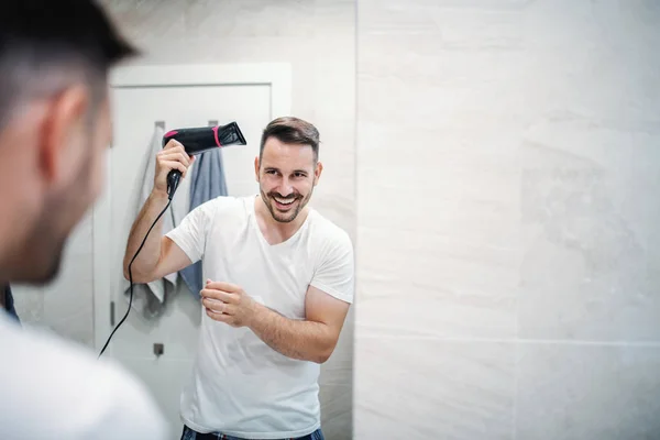 Attractive Smiling Caucasian Unshaven Man Pajamas Standing Front Mirror Using — Stockfoto