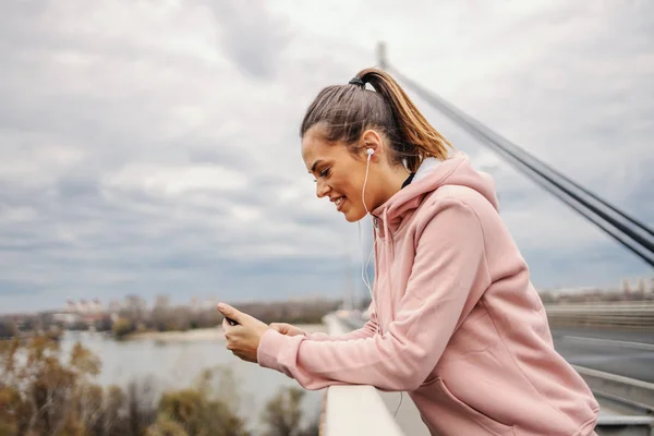 Side View Attractive Smiling Positive Young Sportswoman Leaning Bridge Railing — Stock Photo, Image