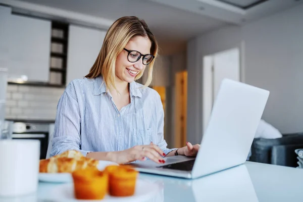 Cheerful Caucasian Blond Woman Eyeglasses Sitting Dining Table Morning Using — 스톡 사진