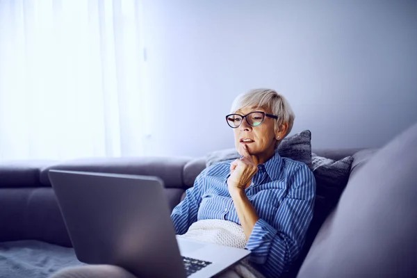 Attractive Caucasian Senior Blonde Woman Sitting Sofa Covered Blanket Watching — Stock Photo, Image