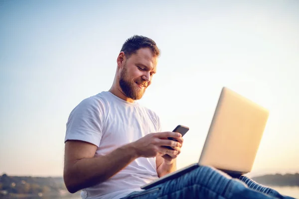 Young Handsome Smiling Bearded Caucasian Blond Man Sitting Nature Laptop — 스톡 사진