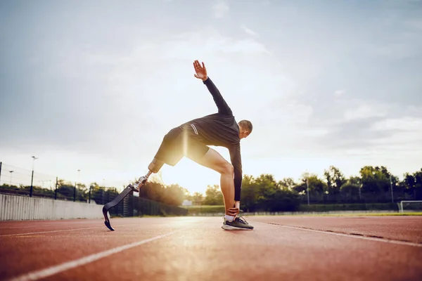 Hoch Motivierter Gutaussehender Kaukasischer Sportlich Behinderter Mann Sportbekleidung Und Mit — Stockfoto