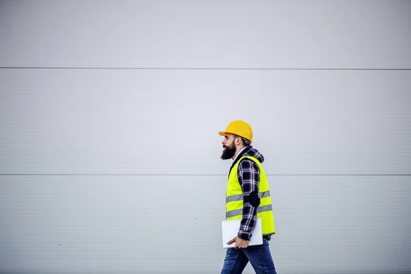 Vista Lateral Trabalhador Construção Civil Trabalhador Com Capacete Segurança Cabeça — Fotografia de Stock