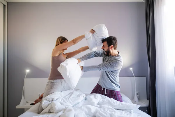 Young Playful Couple Having Pillow Fight Morning Bedroom — Stok fotoğraf