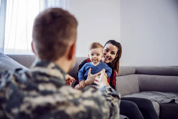 Surpresa Para Família Corajoso Soldado Finalmente Chegou Casa Rara Vista — Fotografia de Stock