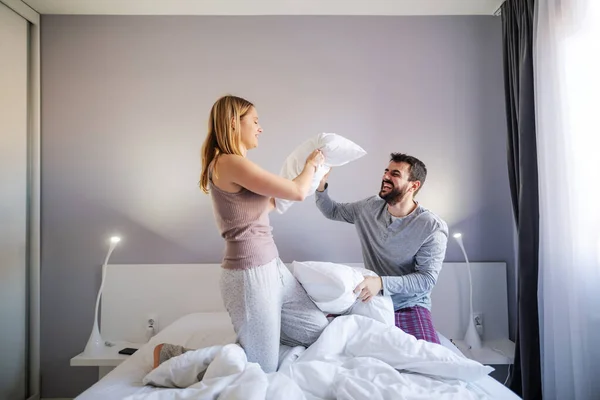 Young Playful Couple Having Pillow Fight Morning Bedroom — Stok fotoğraf