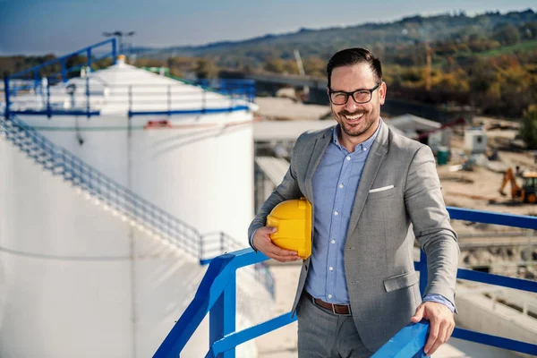 Cheerful Handsome Caucasian Smiling Refinery Owner Standing Height Holding Helmet — Stock Photo, Image