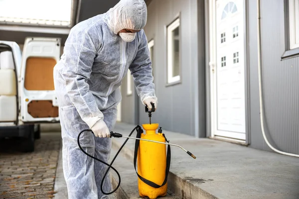 Especialista Ternos Perigo Preparando Para Limpar Desinfectar Epidemia Células Coronavírus — Fotografia de Stock