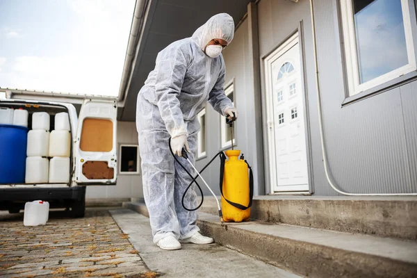 Especialista Ternos Perigo Preparando Para Limpar Desinfectar Epidemia Células Coronavírus — Fotografia de Stock