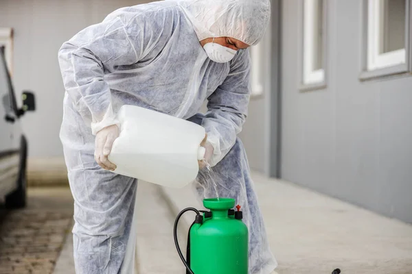 Especialista Ternos Perigo Preparando Para Limpar Desinfectar Epidemia Células Coronavírus — Fotografia de Stock