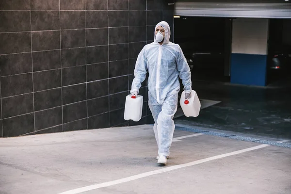 Especialista Ternos Perigo Preparando Para Limpar Desinfectar Epidemia Células Coronavírus — Fotografia de Stock