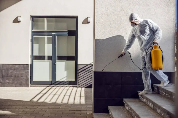 Reiniging Desinfectie Buiten Rond Gebouwen Coronavirus Epidemie Professionele Teams Voor — Stockfoto