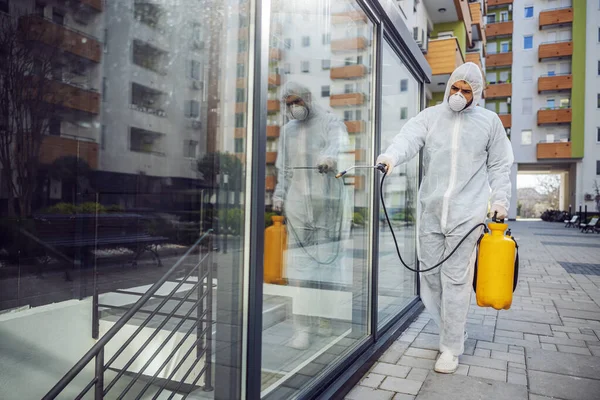 Reiniging Desinfectie Buiten Rond Gebouwen Coronavirus Epidemie Professionele Teams Voor — Stockfoto