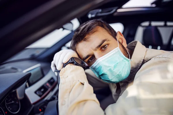 Homem Com Máscara Protetora Luvas Dirigindo Carro Prevenção Infecções Controle — Fotografia de Stock