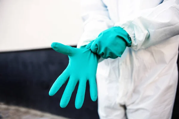 Closeup Man Sterile Uniform Purring Rubber Gloves Preparing Himself Sterilization — Stock Photo, Image