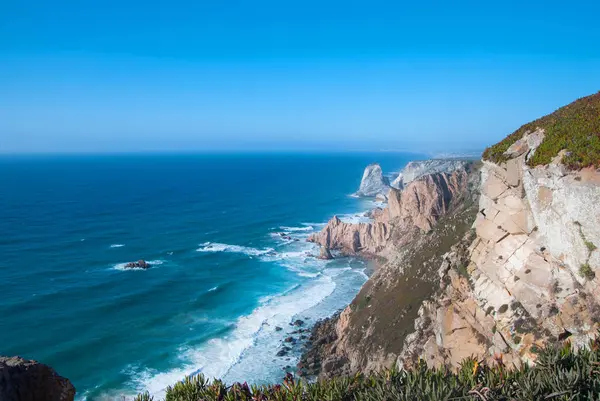 Okyanus uçurumları Cabo da Roca Cape Roca Sintra - anakara Portekiz ve Avrupa'nın en batı ölçüde içinde karşılar.
