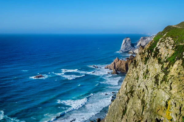 カボ ダ ロカ、ポルトガル。大西洋、ヨーロッパの本土の最も西のポイントで崖. — ストック写真