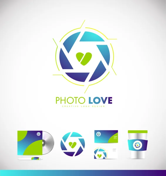 Photography shutter aperture love heart logo icon design — ストックベクタ
