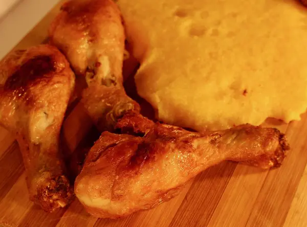 Fired chicken close up polenta food photography — Stock Photo, Image