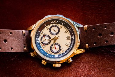 Bilek adam izle gösteren saat