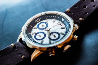 Lüks kol erkek saati zaman gösterilen deri kayışı ile