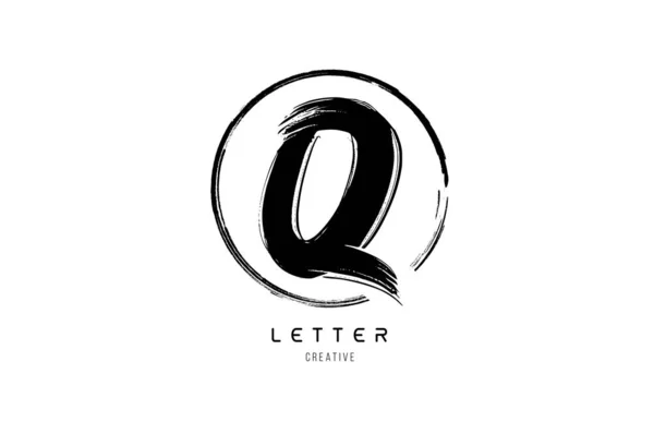 Handwritten grunge Q brush stroke letter alphabet logo icon desi — Stock Vector