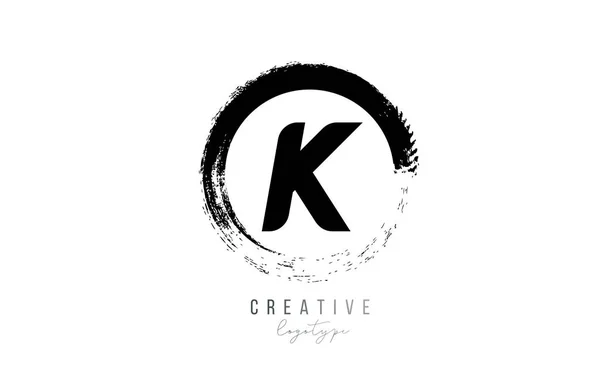 Lettre noire cercle grunge lettre alphabet K logo icône design te — Image vectorielle