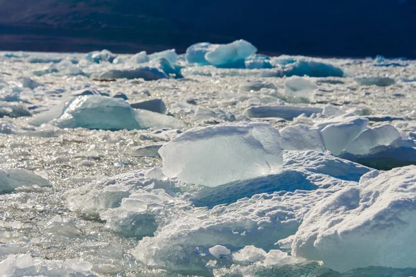 Кусок льда — стоковое фото