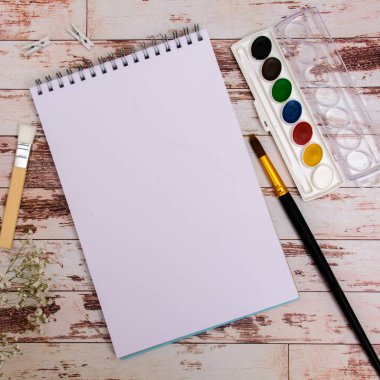 Kadar alay et. Tasarımcı araçları iş üzerinde tablo ahşap arka plan en iyi görünümü