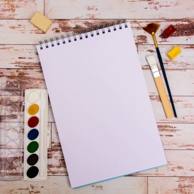 Kadar alay et. Tasarımcı araçları iş üzerinde tablo ahşap arka plan en iyi görünümü