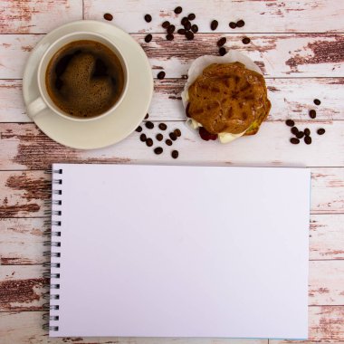 Kadar alay et. Tasarımcı araçları iş üzerinde tablo ahşap arka plan en iyi görünümü
