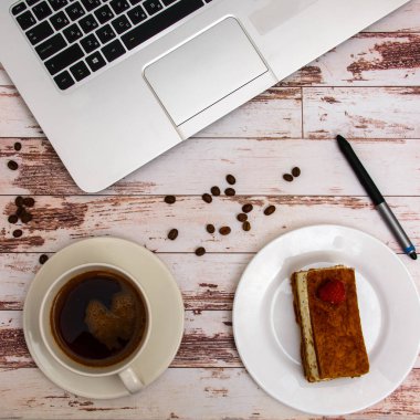 Kadar alay et. Tasarımcı araçları iş üzerinde tablo ahşap arka plan en iyi görünümü