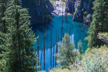 Kaindy Gölü - Kazakistan 'daki dağ gölü