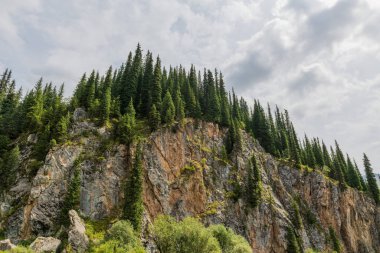 Kolsay Gölü - Kazakistan 'daki dağ gölü