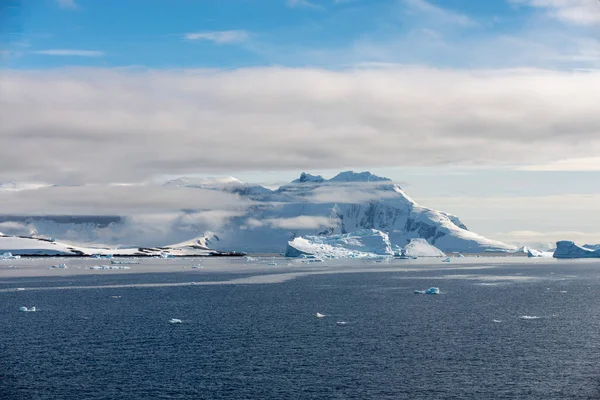 Antarctisch Landschap Met Ijsberg Zee — Stockfoto