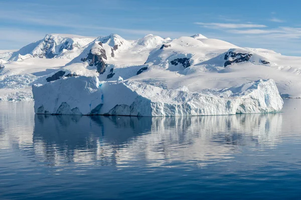 Paysage Marin Antarctique Avec Iceberg Réflexion — Photo