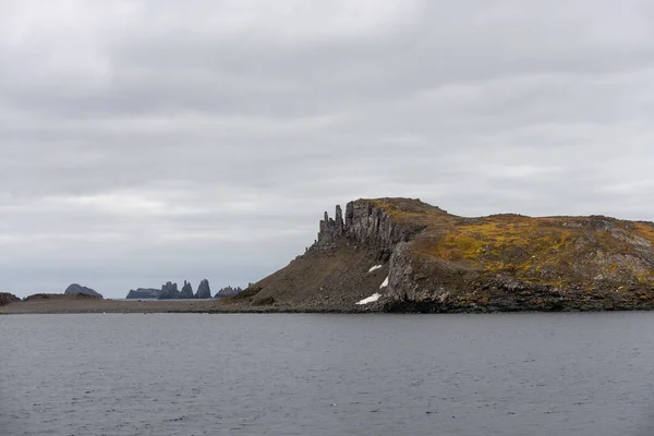 岩や雪と南極の風景 — ストック写真